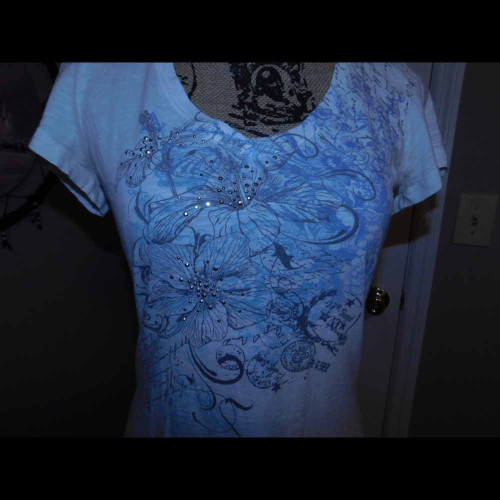 Express white T-shirt w/flowers
